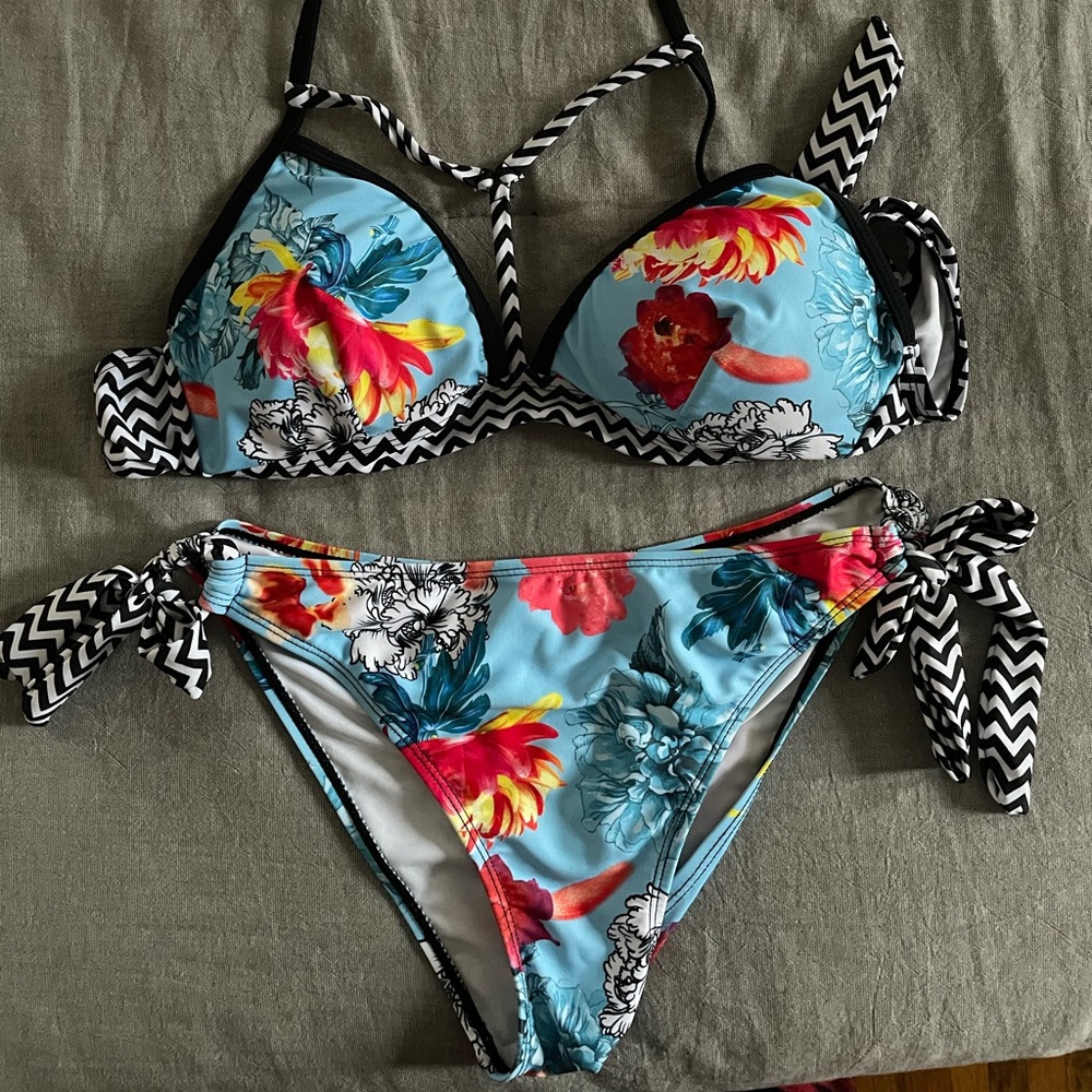 SUMMER is around the corner!  Beautiful Bikini!